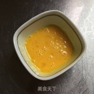 莴笋叶拌蛋皮的做法步骤：2