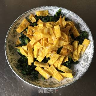 莴笋叶拌蛋皮的做法步骤：8