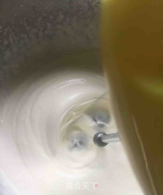 满足少女心的覆盆子喷砂慕斯的做法步骤：6