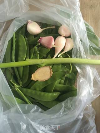 蒜香荷兰豆的做法步骤：1