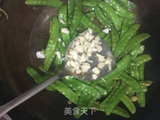 蒜香荷兰豆的做法步骤：9