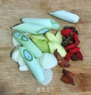 砂锅鱼头豆腐的做法步骤：1