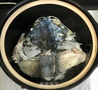 砂锅鱼头豆腐的做法步骤：4