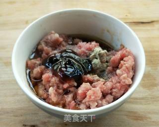 香煎槐花牛肉馄饨的做法步骤：3