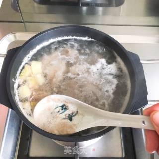 香菇排骨汤的做法步骤：4