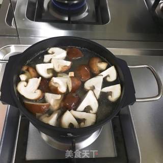 香菇排骨汤的做法步骤：6