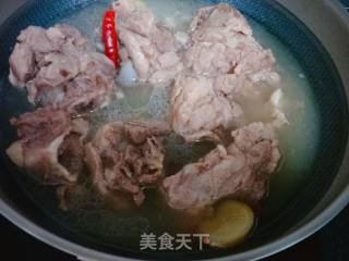 大骨肉烩酸菜的做法步骤：6