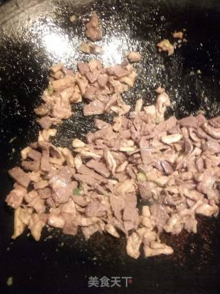 猪肝瘦肉炒面的做法步骤：5