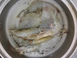 油焖大虾的做法步骤：1