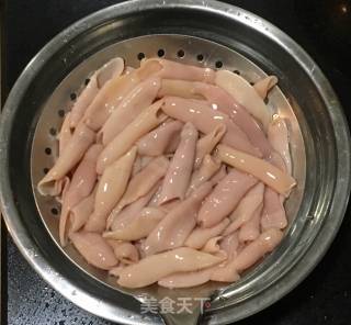 韭菜炒海肠的做法步骤：4