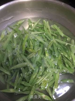 豆角肉丝盖浇米粉的做法步骤：7
