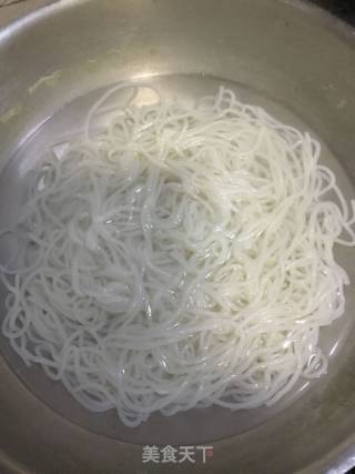 豆角肉丝盖浇米粉的做法步骤：12