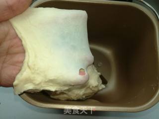 香肠肉松面包的做法步骤：2