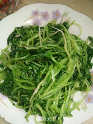 炝炒萝卜缨的做法步骤：3