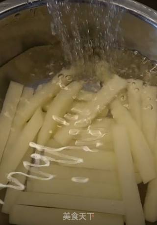 炸薯条的做法步骤：1