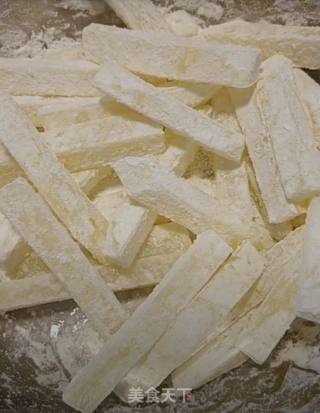 炸薯条的做法步骤：3