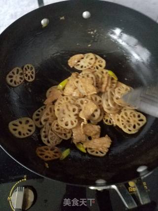 藕片炒肉的做法步骤：7