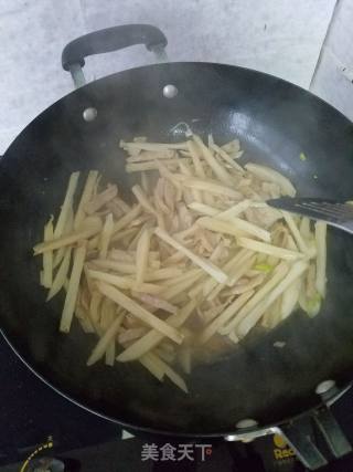 糖醋藕条炒肉的做法步骤：7
