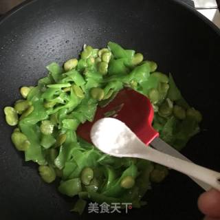 莴笋蚕豆炒韭菜的做法步骤：8