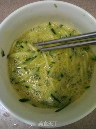 黄瓜摊鸡蛋的做法步骤：4