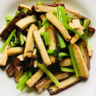 芹菜炒茶干的做法步骤：6