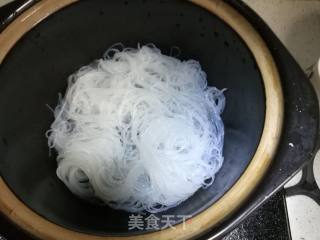 砂锅花甲粉的做法步骤：7