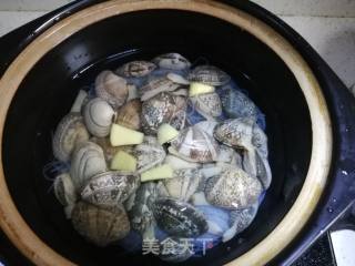 砂锅花甲粉的做法步骤：9