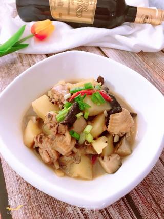 香菇土豆炖鸡翅的做法步骤：11