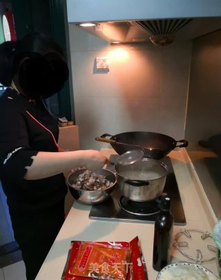 懒人推荐菜—火爆花甲的做法步骤：2
