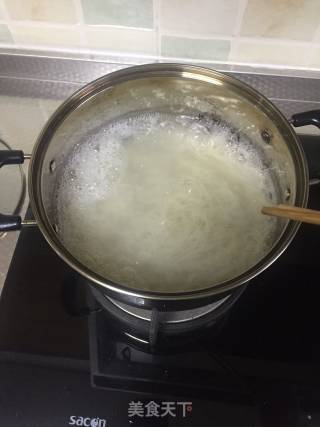 西红柿炒鸡蛋盖浇面的做法步骤：4