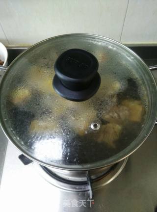 姬松茸炖鸡的做法步骤：2