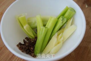 红烧排骨的做法步骤：2