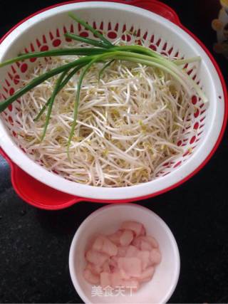 炒绿豆芽的做法步骤：1