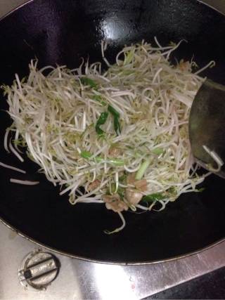 炒绿豆芽的做法步骤：4