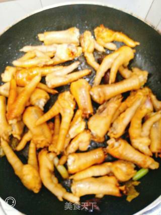 焖鸡脚的做法步骤：4