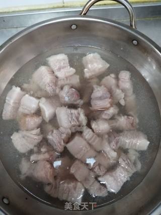 高压锅版红烧肉土豆的做法步骤：3