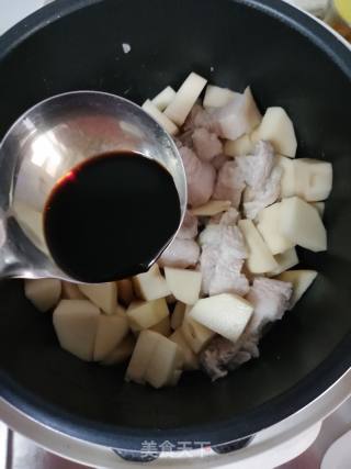 高压锅版红烧肉土豆的做法步骤：5