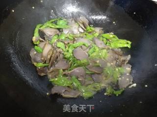 青椒炒鸭肫的做法步骤：7
