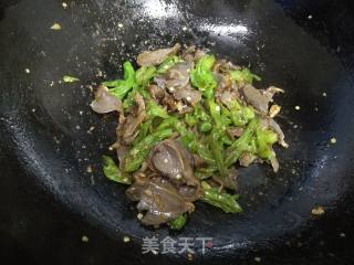 青椒炒鸭肫的做法步骤：9