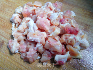 鲜椒鸡丁的做法步骤：1