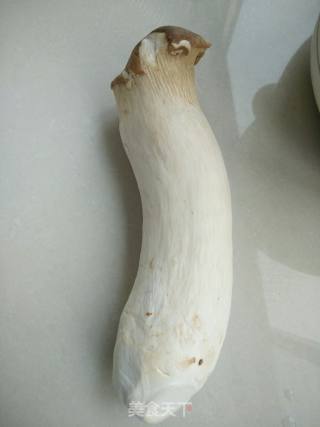 手撕杏鲍菇的做法步骤：1