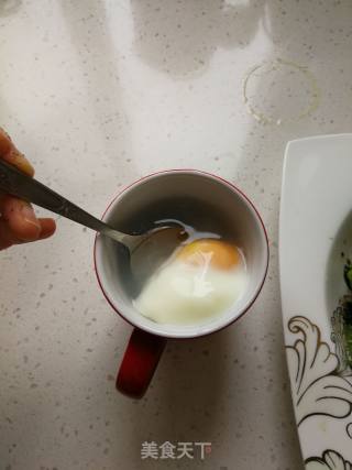班尼迪克蛋沙拉的做法步骤：6