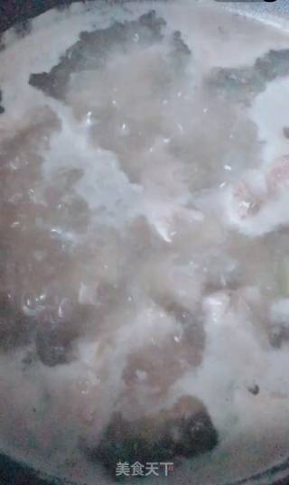 甜面酱炖排骨的做法步骤：1