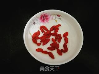 酒酿荷包蛋的做法步骤：1