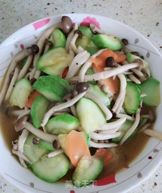 西葫芦炒鲜菇的做法步骤：5