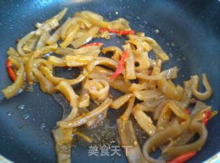 猪皮炒藕条的做法步骤：6