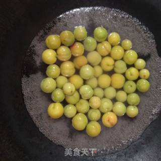 酸甜李子带点葱香味的做法步骤：2