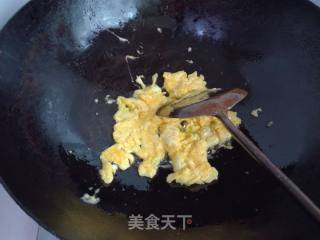 鸡蛋香肠炒秋葵的做法步骤：4