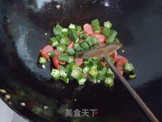 鸡蛋香肠炒秋葵的做法步骤：6