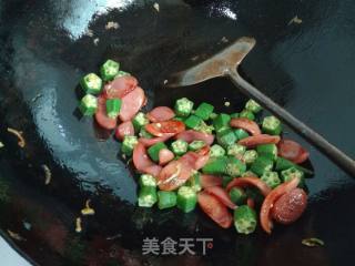 鸡蛋香肠炒秋葵的做法步骤：7